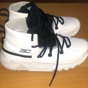 Boys Under Armour Stephen Curry shoes